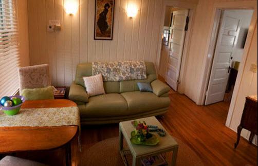 Peppertrees Bed and Breakfast Inn - Tucson - Living room