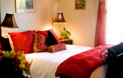 Peppertrees Bed and Breakfast Inn - Tucson - Bed