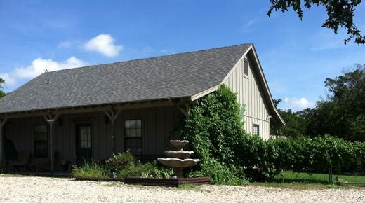Dinosaur Trail Cabins & Cottages - Granbury - Building