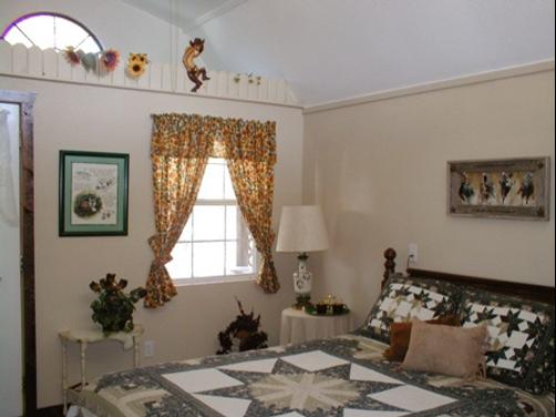 Dinosaur Trail Cabins & Cottages - Granbury - Bedroom