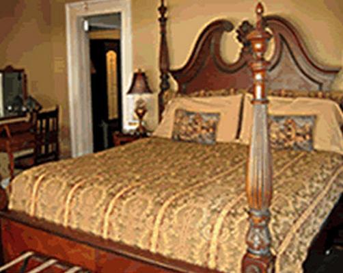 Strickland Arms Bed And Breakfast - Austin - Bed