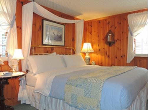 Colonial Pines Inn Bed And Breakfast - Highlands - Bed