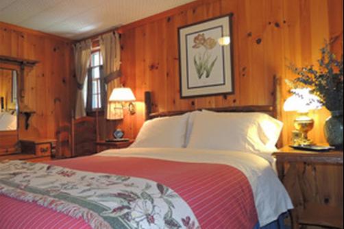 Colonial Pines Inn Bed And Breakfast - Highlands - Bedroom