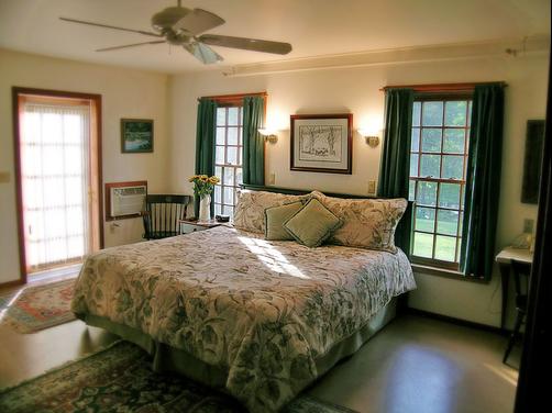 Breakfast on the Connecticut - Lyme - Bedroom