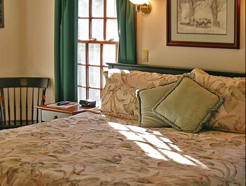 Breakfast on the Connecticut - Lyme - Bed