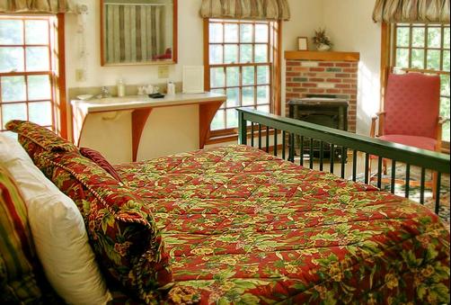 Breakfast on the Connecticut - Lyme - Bedroom
