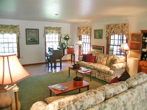 Breakfast on the Connecticut - Lyme - Living room