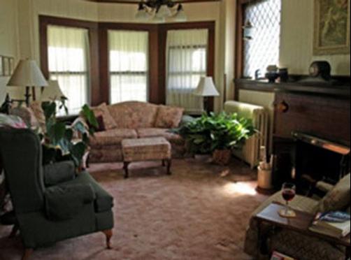 Sweet Autumn Inn - Lake Mills - Living room