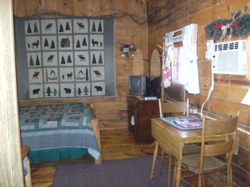 Grapevine Log Cabins - Sparta - Bedroom