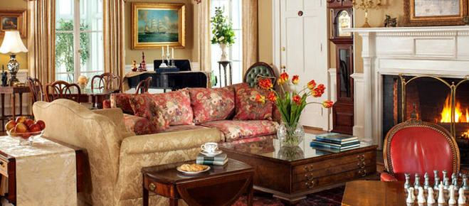 Inn at Warner Hall - Gloucester - Living room