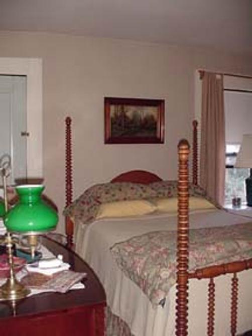 Nolan House - Boston - Bedroom