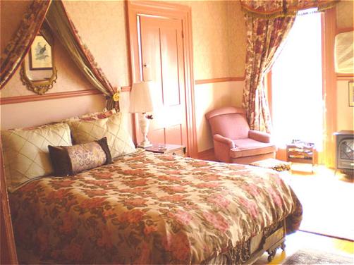 Blackinton Manor - North Adams - Bedroom