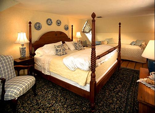 Beaver Pond Farm Bed & Breakfast - Warren - Bedroom