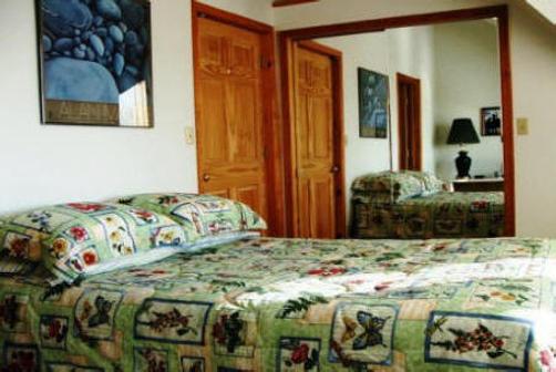 Macarthur House Bed And Breakfast - Grand Marais - Bedroom