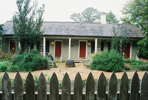 Cook's Cottage at Rip Van Winkle Gardens - New Iberia - Building