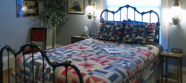 Katy House Bed & Breakfast - Smithville - Bedroom