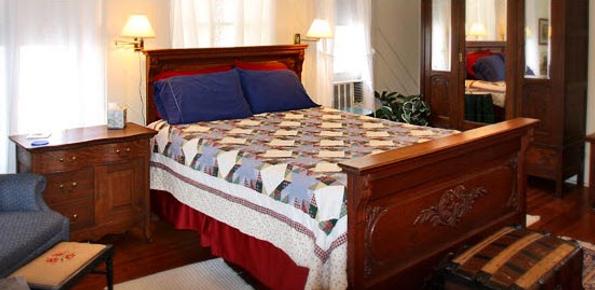 Katy House Bed & Breakfast - Smithville - Bedroom