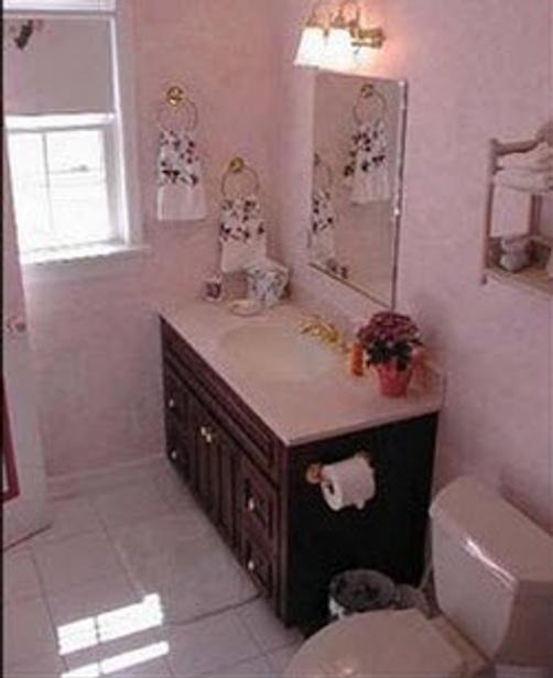 A Victorian on the Bay - Eastport - Bathroom