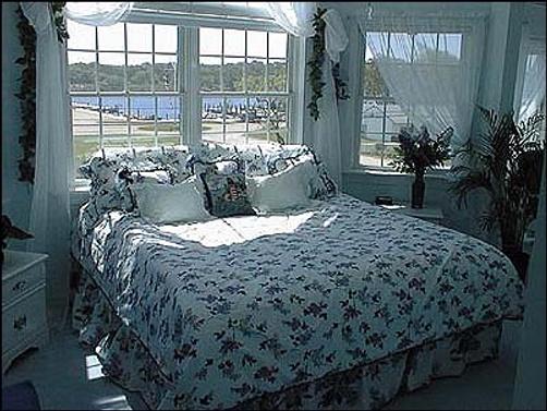 A Victorian on the Bay - Eastport - Bed