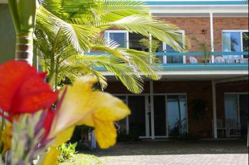 Airlie Court Holiday Units - Airlie Beach - Building