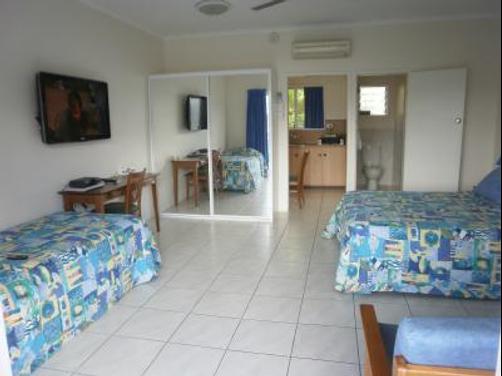 Airlie Court Holiday Units - Airlie Beach - Bedroom