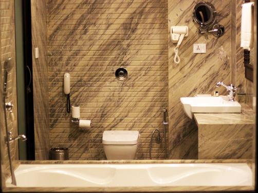 EllBee Ganga View - Rishikesh - Bathroom