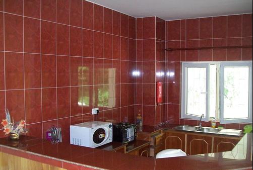 Reef Holiday Apartments - Mahe Island - Kitchen