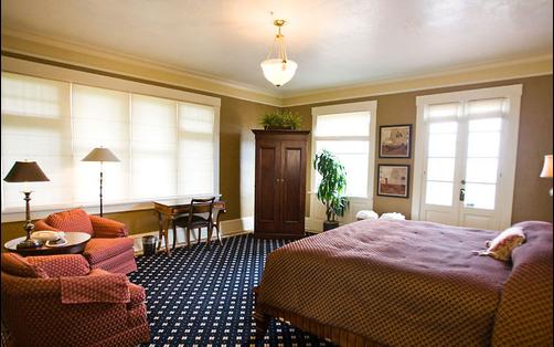 Inn on the Hill - Salt Lake City - King bedroom