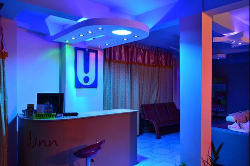 UI Inn - Male - Front desk