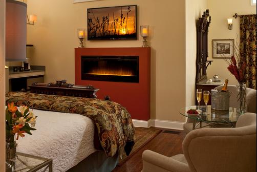 Castle in the Country - Allegan - Bedroom