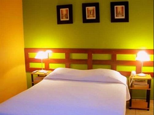 Hotel Tazumal House - San Salvador - Bedroom