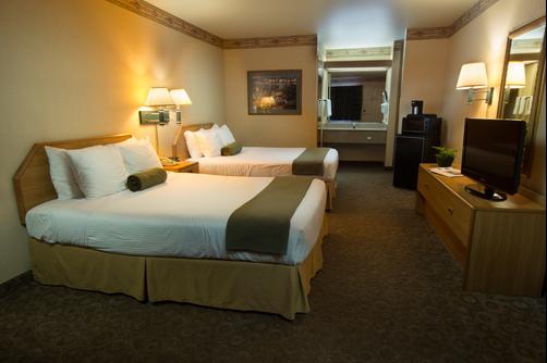 The Redwood Fortuna Riverwalk Hotel - Fortuna - Bedroom