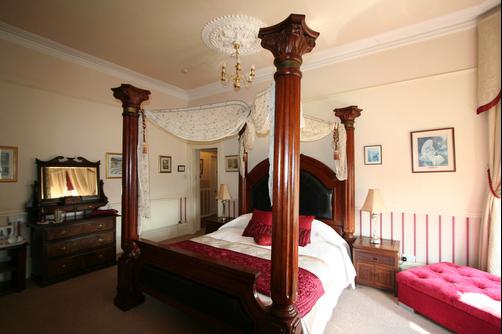 Cranleigh - Bath - King bedroom