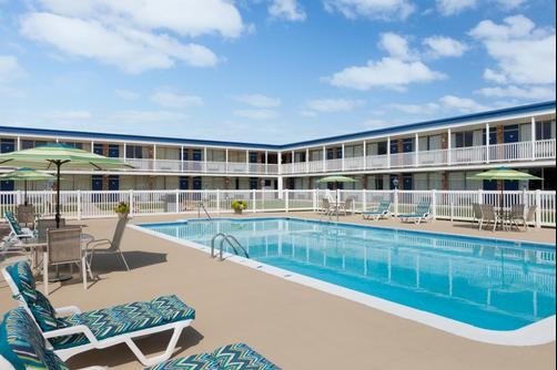 Days Inn Waynesboro - Waynesboro - Pool