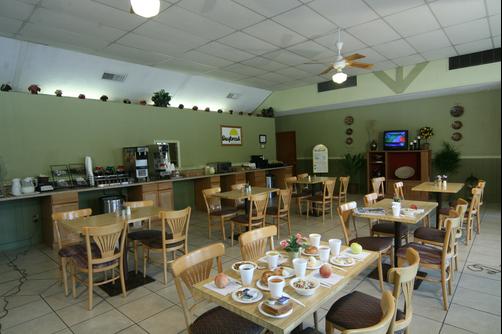 Days Inn Asheville West - Candler - Food