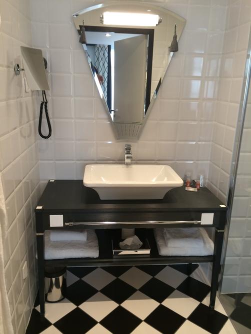 Hotel Jehan de Beauce - Chartres - Bathroom