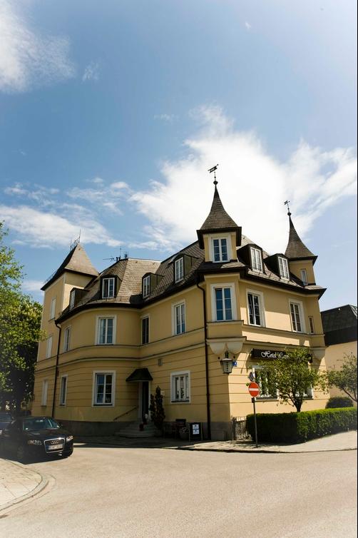 Hotel Laimer Hof Nymphenburg Palace Munich - Munich - Building