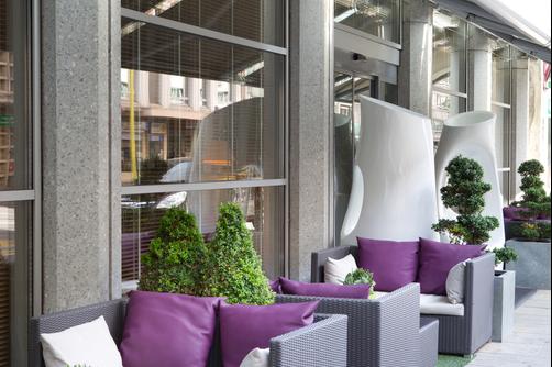 Auteuil Manotel - Geneva - Building