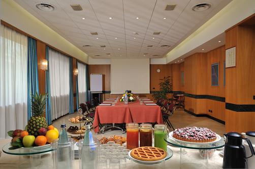 Hotel Bologna Airport - Bologna - Conference room