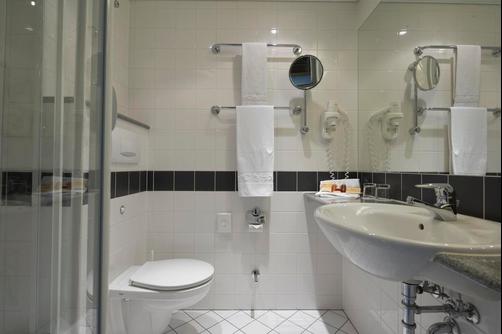 InterCityHotel Berlin Ostbahnhof - Berlin - Bathroom