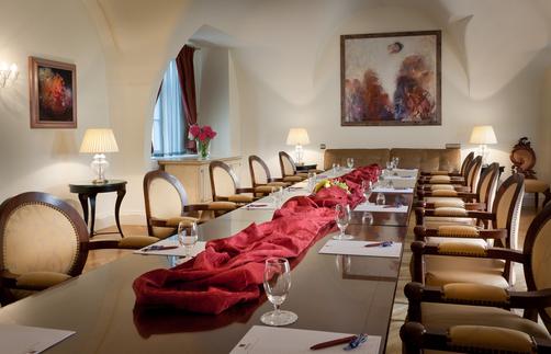 Mamaison Suite Hotel Pachtuv Palace Prague - Prague - Conference room