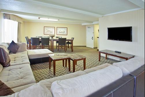 Holiday Inn Long Beach Airport - Long Beach - Bedroom