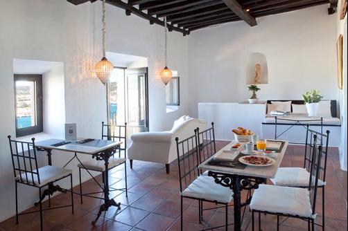 La Torre Del Canonigo - Ibiza - Food