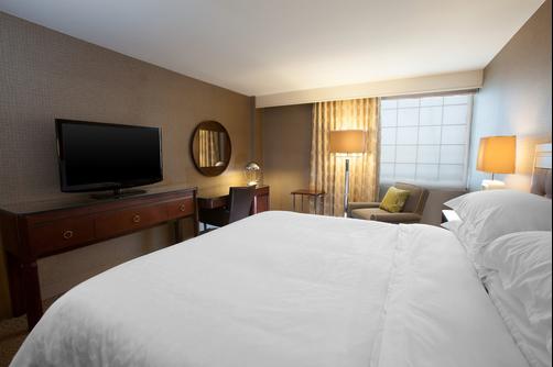 Sheraton Pittsburgh Airport Hotel - Coraopolis - Bedroom