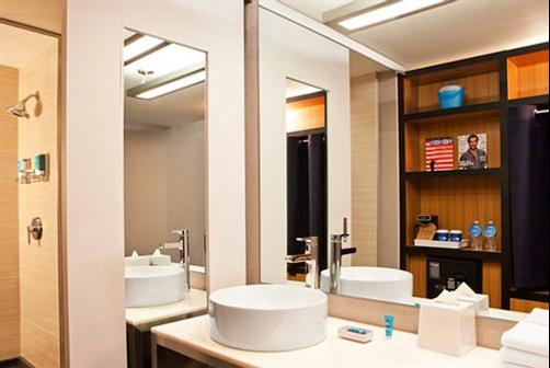 Aloft Atlanta Downtown - Atlanta - Bathroom