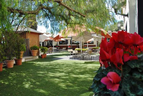 Hotel El Castell - Sant Boi de Llobregat - Building