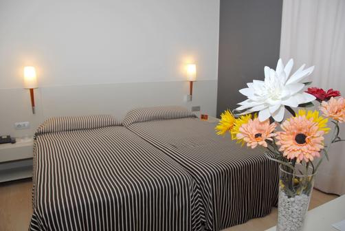Hotel El Castell - Sant Boi de Llobregat - Bedroom