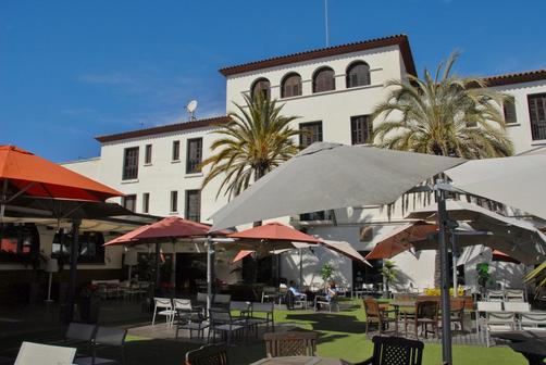 Hotel El Castell - Sant Boi de Llobregat - Building
