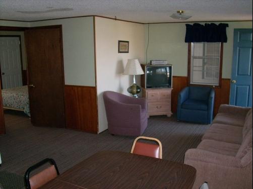 Ozark Village Resort & Marina - Lake Ozark - Living room