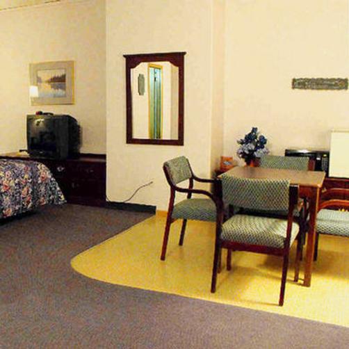 The Bluffs Inn And Suites - Decorah